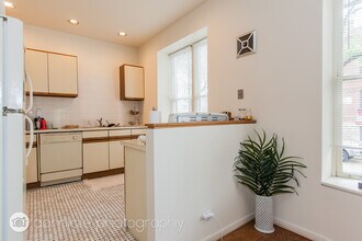 1301 N Hoyne Ave, Unit F1 in Chicago, IL - Building Photo - Building Photo