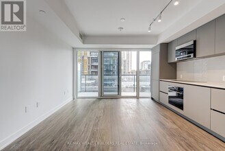 117-117 Broadway Ave in Toronto, ON - Building Photo - Building Photo