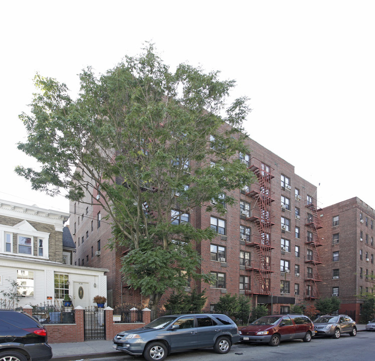 41-12 Elbertson St in Flushing, NY - Building Photo