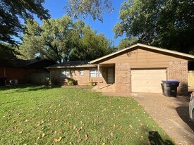 706 N 5th St in Noble, OK - Building Photo