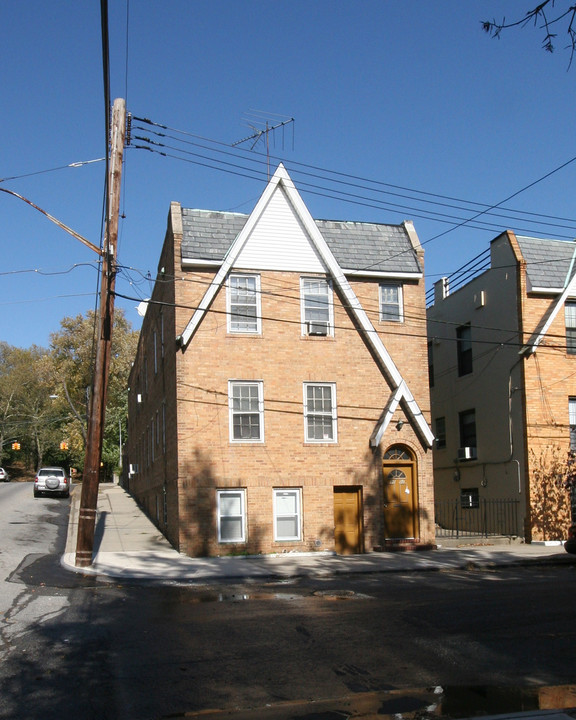 91-01 85th Ave in Jamaica, NY - Building Photo