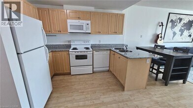 135 James St S in Hamilton, ON - Building Photo - Building Photo