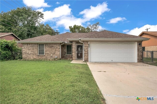 property at 2807 Bermuda Dr