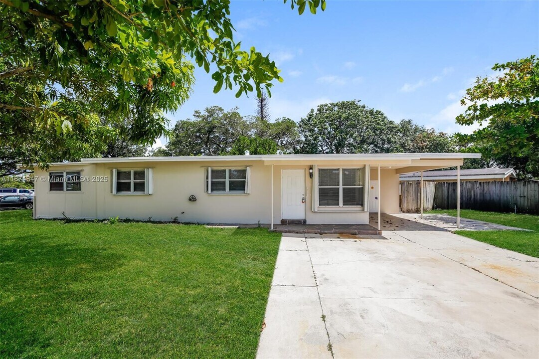 1770 NW 18th St in Fort Lauderdale, FL - Building Photo