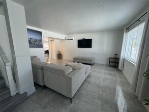 1904 SW 28th St in Fort Lauderdale, FL - Building Photo - Building Photo