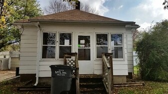 313 Pullen Ave in Oakland, IA - Building Photo