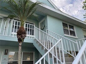 137 Wading Bird Cir in Naples, FL - Building Photo