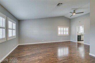 362 Umbria Way in Henderson, NV - Building Photo - Building Photo