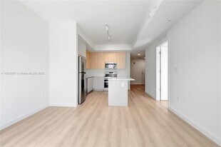 1715 N Dixie Hwy, Unit 2207 in Lake Worth Beach, FL - Building Photo