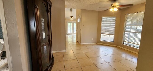 15902 Oak Mountain Dr in Houston, TX - Building Photo - Building Photo
