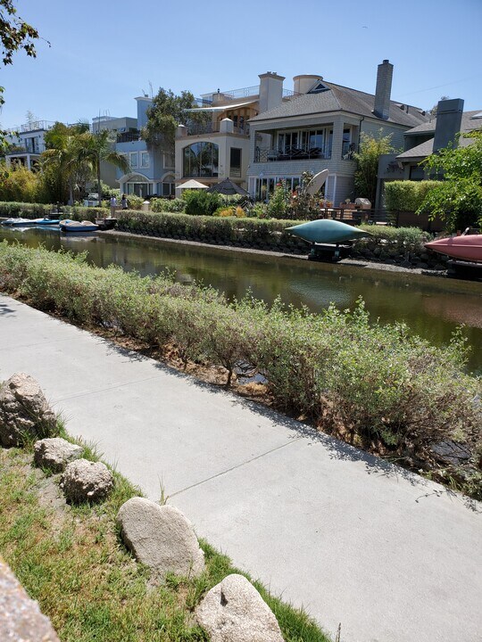 2616 Grand Canal, Unit 2616 1/2 in Los Angeles, CA - Foto de edificio