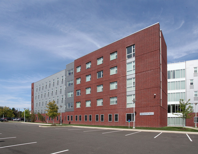 University of New Haven Residence Hall in West Haven, CT - Foto de edificio - Building Photo