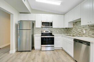 5225 Van Aken Dr in Orlando, FL - Building Photo