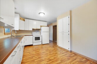 69 E Quincy St-Unit -2 in Riverside, IL - Building Photo - Building Photo