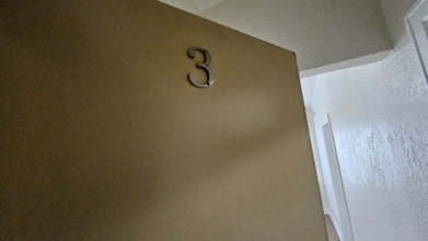 1185 E Vernon Ave in Los Angeles, CA - Foto de edificio - Building Photo