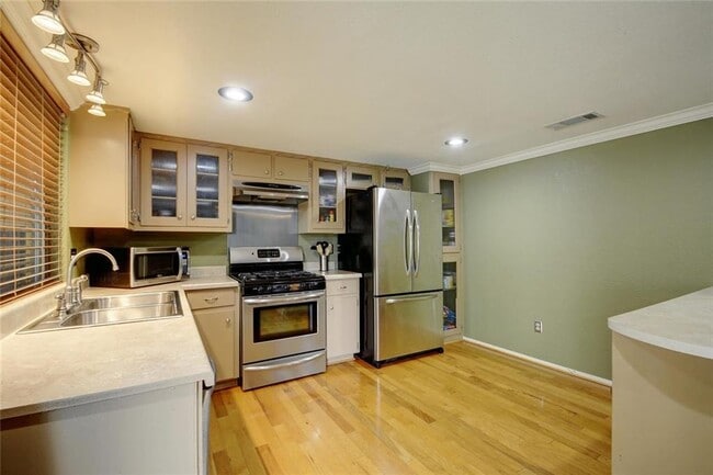 8203 Beaver Brook Ln in Austin, TX - Building Photo - Building Photo