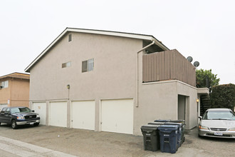 7251 Corsican Dr in Huntington Beach, CA - Building Photo - Building Photo