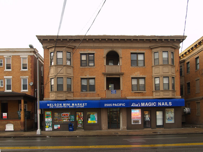 2505 Pacific Ave in Atlantic City, NJ - Foto de edificio - Building Photo