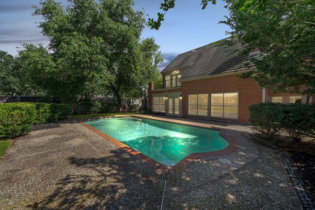 property at 57 Foxhall Crescent Dr
