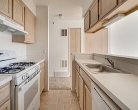 The Harbours Apartments in Clinton Township, MI - Foto de edificio - Building Photo