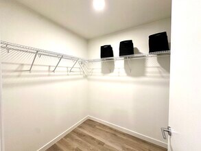 229 NW 30th St, Unit S12 in Miami, FL - Building Photo - Building Photo