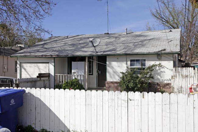 1643-1647 Kathleen Ave in Sacramento, CA - Building Photo - Building Photo