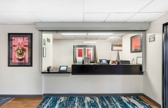 Furnished Studio-Chicago - Naperville - West in Naperville, IL - Building Photo - Building Photo