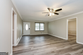 404 Waterfront Ct in Woodstock, GA - Building Photo - Building Photo