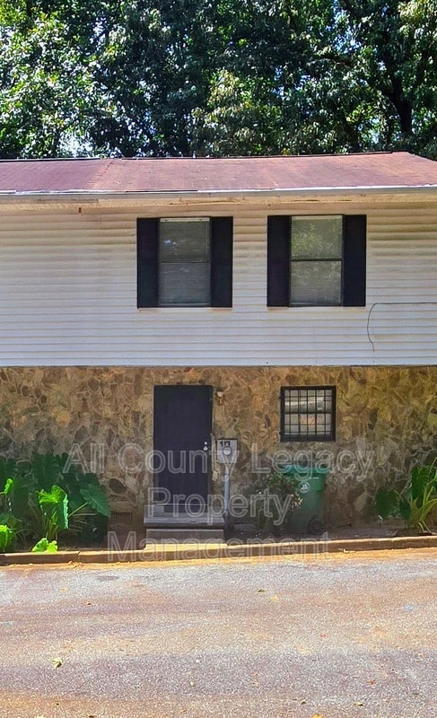 property at 917 S Indian Creek Dr