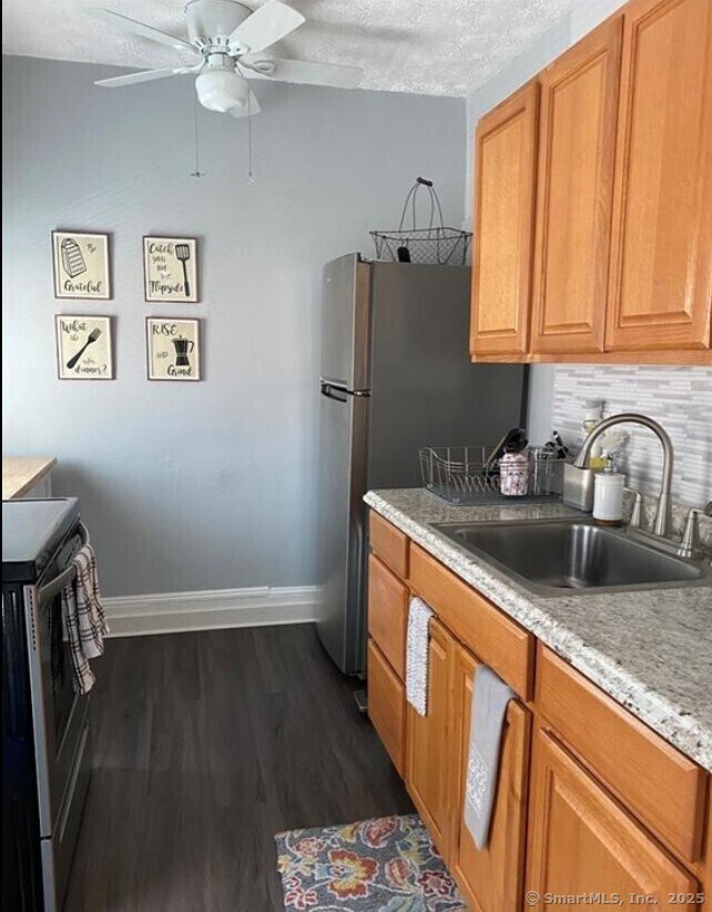 66 Collins St in New Britain, CT - Building Photo - Building Photo