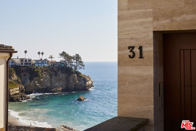 31 Bay Dr in Laguna Beach, CA - Building Photo - Building Photo