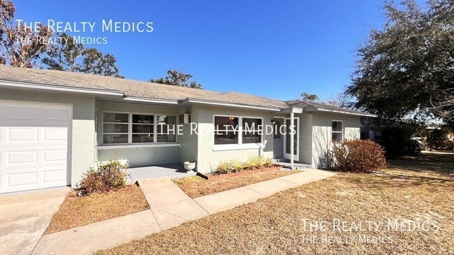 2271 Northland Rd in Mount Dora, FL - Building Photo - Building Photo