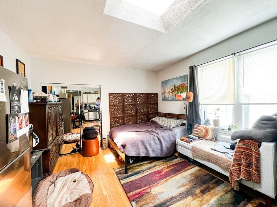 1427 Commonwealth Ave in Boston, MA - Building Photo