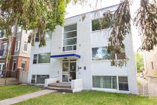 Elmwood Manor Apartments in Calgary, AB - Building Photo