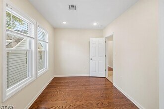 21 Portland Pl-Unit -2 in Montclair, NJ - Building Photo - Building Photo