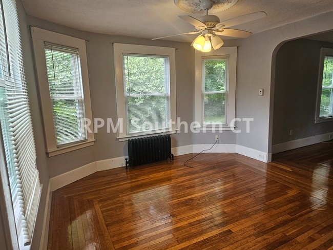 33 Evergreen Ave in Hamden, CT - Building Photo - Building Photo