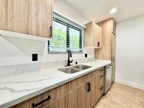 412 Brooks Ave in Los Angeles, CA - Building Photo - Building Photo