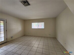 164 S Union Ave-Unit -102 in New Braunfels, TX - Building Photo - Building Photo