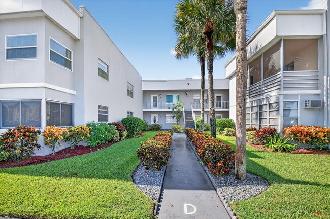 184 Burgandy Way in Delray Beach, FL - Building Photo - Building Photo