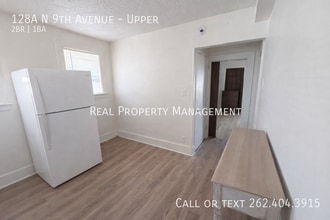 128 N 9th Ave in West Bend, WI - Building Photo - Building Photo