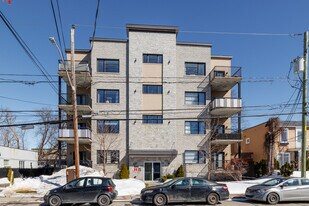 111 Du Parc Av in Laval, QC - Building Photo