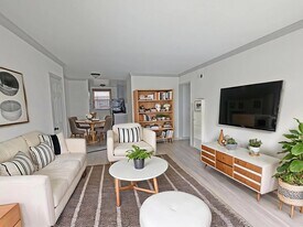 6127 Romaine St in Los Angeles, CA - Building Photo