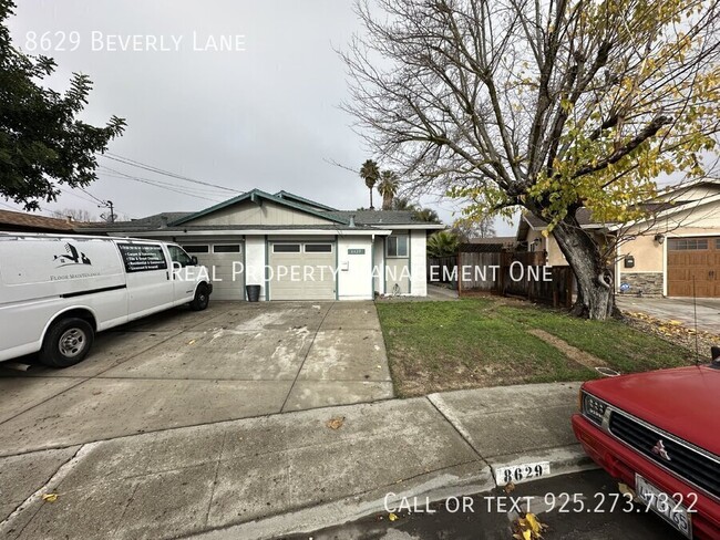 8629 Beverly Ln in Dublin, CA - Foto de edificio - Building Photo