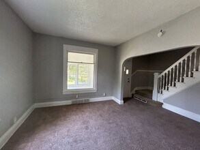 1614 13th Ave in Moline, IL - Building Photo - Building Photo
