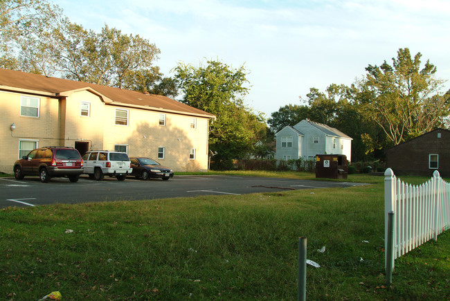 1605 Deep Creek Blvd in Portsmouth, VA - Building Photo - Building Photo