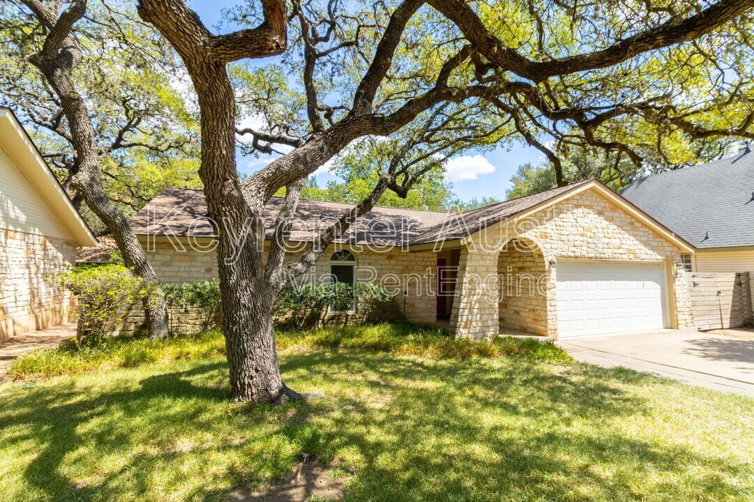 5839 Secrest Dr in Austin, TX - Foto de edificio