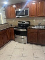 1663 NE Miami Gardens Dr in North Miami Beach, FL - Building Photo