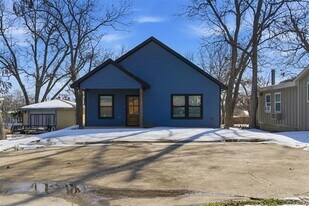 1004 W Hanna St in Denison, TX - Building Photo