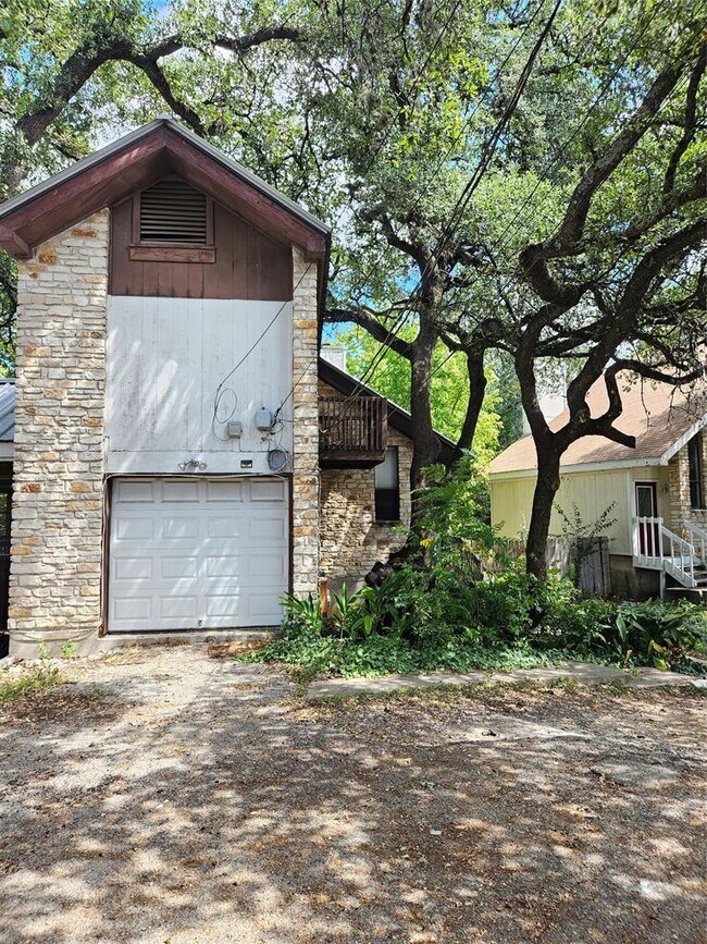 2502 Jones Rd in Austin, TX - Building Photo - Building Photo