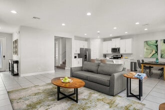 301 Burma St in Kissimmee, FL - Building Photo - Building Photo